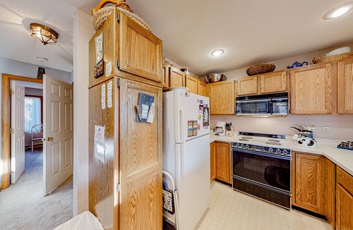 West Dover House | Spacious, Dog-Friendly Home with a Wood Fireplace plus Shared Pool & Hot Tub