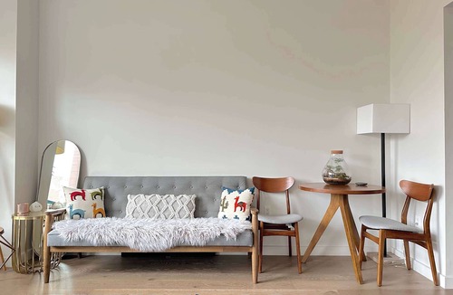 Ukrainian Village Apartment | Spacious East Village Studio - Luxury Elevator Doorman Building - Gym - Laundry - Lounge -Rooftop