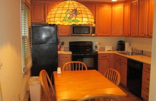 Hancock Condo | Spacious, Family-Friendly Getaway w/Full Kitchen & Fireplace