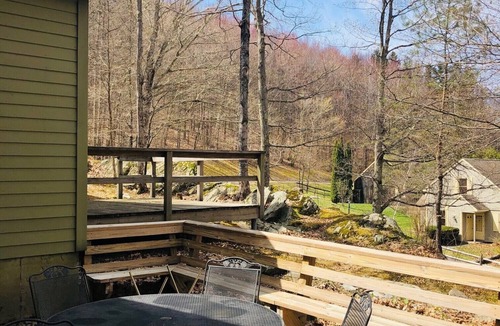 Hancock Condo | Spacious, Family-Friendly Getaway w/Full Kitchen & Fireplace