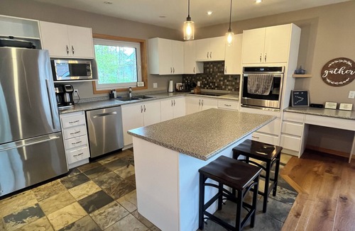 Eugenia House | Spacious Family getaway at Lake Eugenia *Summer rentals 5 nights minimum*