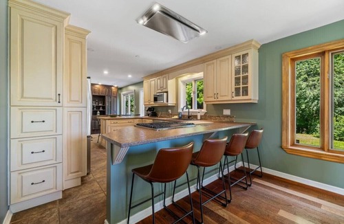 Chelsea House | Spacious Family Home in Chelsea | 3 Bedrooms | 5 Minutes from Nordik Spa