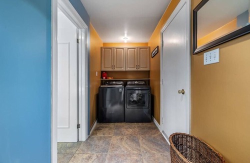 Chelsea House | Spacious Family Home in Chelsea | 3 Bedrooms | 5 Minutes from Nordik Spa