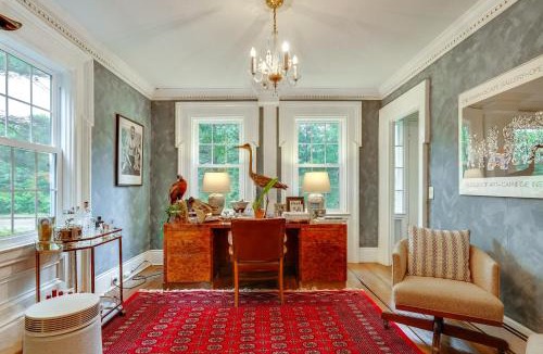 Weston House | Spacious Family Home in Weston: Yard + Patio