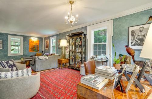 Weston House | Spacious Family Home in Weston: Yard + Patio