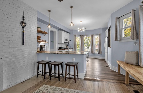 Buffalo House | Spacious Historical Home by Parks, Shops, 4bd 2ba Save Weekly & monthly.