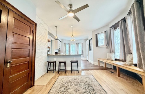 Buffalo House | Spacious Historical Home by Parks, Shops, 4bd 2ba Save Weekly & monthly.
