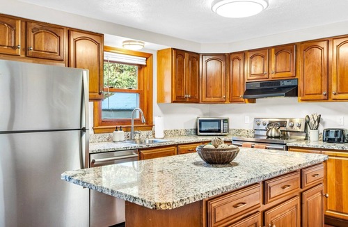 Scarborough House | Spacious Home 10 Mins From Portland & Beaches - Family Friendly, Sleeps 12!