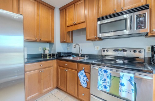 Chelsea House | Spacious Home, 10 min to Boston, Sleeps 12, Free parking 3 cars, Outdoor area