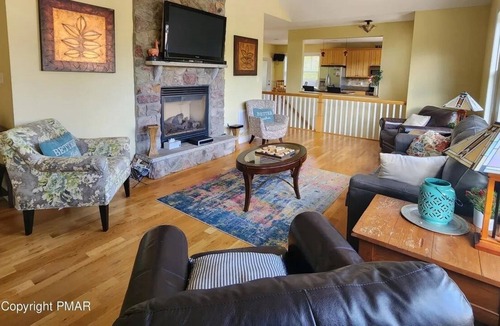 Lake Harmony Estates House | Spacious home walking distance to Big Boulder Lake and Ski resort!