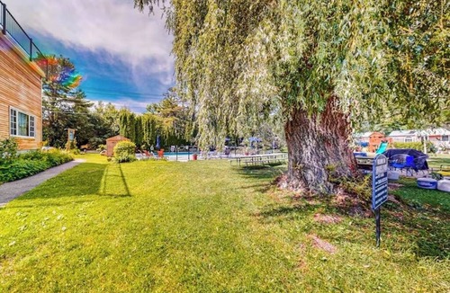 Kennebunk House | Spacious Kennebunk home with access to a pool, sauna, and outdoor balcony