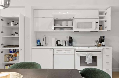 CityPlace Apartment | Spacious King Suite |CN Tower |Sleeps 5 w/Parking!