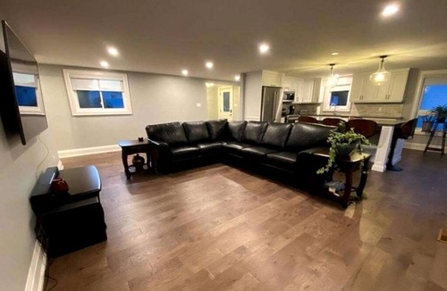 Selwyn Cottage | Spacious Lakefront Cottage with Private Boat Launch on Chemong Lake, Near Peterborough, Ontario