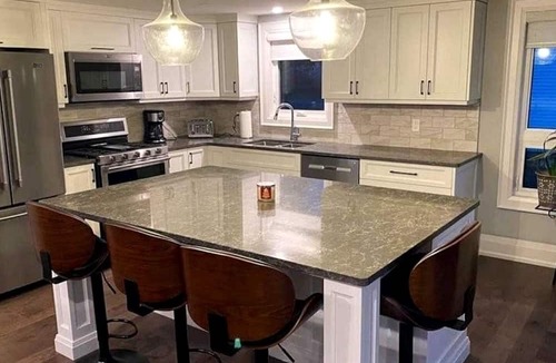 Selwyn Cottage | Spacious Lakefront Cottage with Private Boat Launch on Chemong Lake, Near Peterborough, Ontario