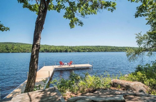 Harrison House | Spacious Lakeside Four-bedroom Home on pristine Crystal Lake in Harrison, Maine