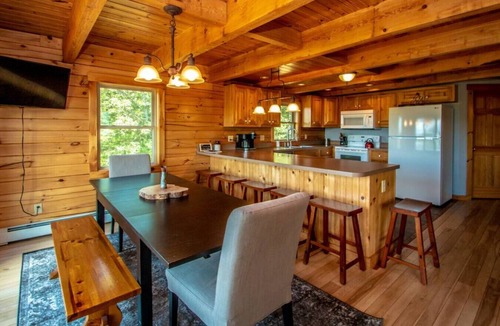 Brownfield House | Spacious Log Home Overlooking 40 White Mnt Peaks with Extreme Privacy: Host Weddings