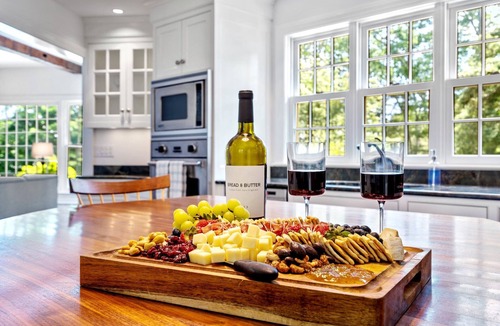 Cumberland Foreside House | Spacious & Luxurious, Ocean Access & Heated Pool, 15 Mins To Portland, Fire Pit