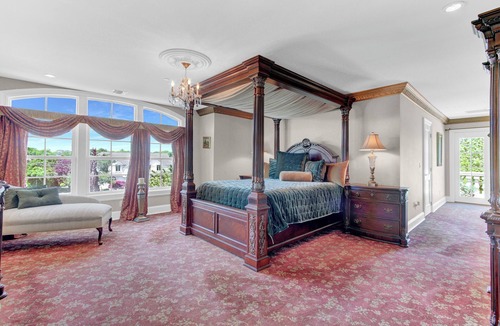 Oakdale House | Spacious Luxury home w/ beaches nearby in Oakdale