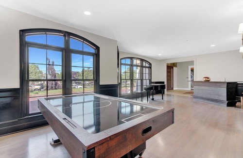 Oakdale House | Spacious Luxury home w/ beaches nearby in Oakdale