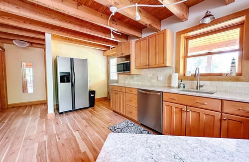 Standish House | Spacious Luxury Retreat on 2 Acres - Beach, Dock, Kayaks & A/C