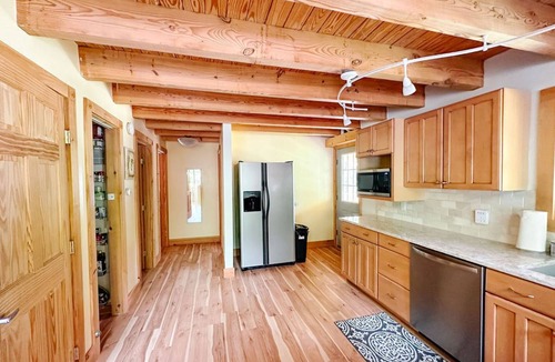 Standish House | Spacious Luxury Retreat on 2 Acres - Beach, Dock, Kayaks & A/C