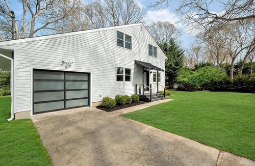 Noyack House | Spacious & Modern 5-bedroom in Sag Harbor, walk to bay