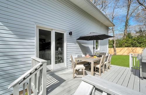 Noyack House | Spacious & Modern 5-bedroom in Sag Harbor, walk to bay