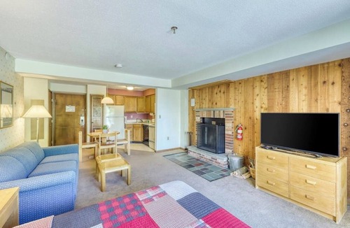 Killington Apartment | Spacious mountain studio with free WiFi & full kitchen - close to skiing