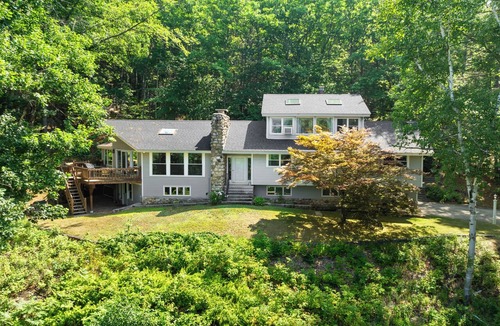 North Conway House | Spacious North Conway Retreat, Sleeps 15, 4 Baths, Near Village and Cranmore