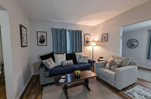 Mattydale Apartment | Spacious one bedroom apartment 15 mins from SU and Upstate