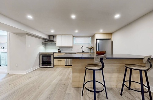 Etobicoke House | Spacious & Quiet Lower Unit. Mins to Airport/HWY. 2 Parking Spots. Renovated.