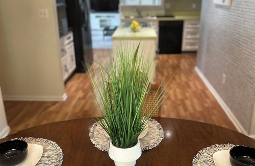 Bedford Heights House | Spacious & quiet near hospitals, shopping, CVNP, and casinos with game room