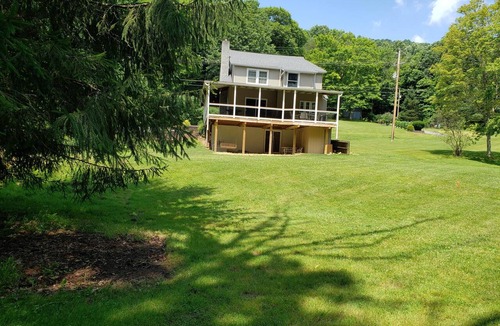 Saxton House | Spacious! Recent Remodel! 6 Min. to Raystown Lake! Linens&Towels provided!