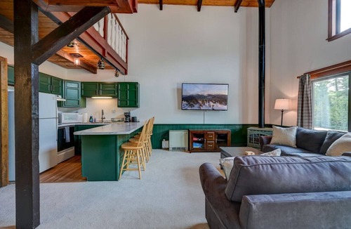 Bartlett Apartment | Spacious Retreat Near StoryLand, Ski Mtns & Trails