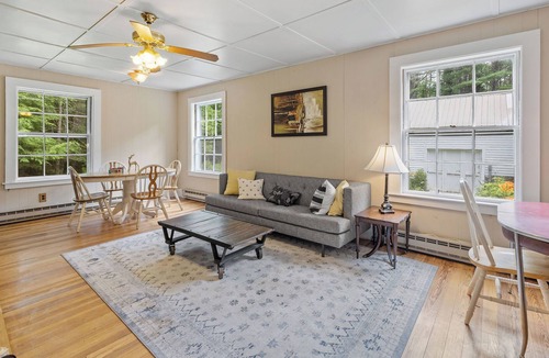 Silver Lake House | Spacious Retreat Tamworth: Main House & Cottage - Sleeps 12