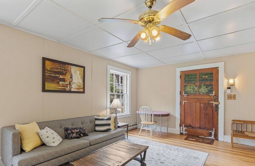 Silver Lake House | Spacious Retreat Tamworth: Main House & Cottage - Sleeps 12