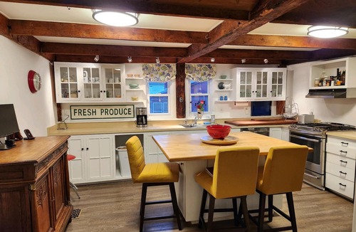 Bridgewater House | Spacious Ski Getaway by Woodstock, Killington