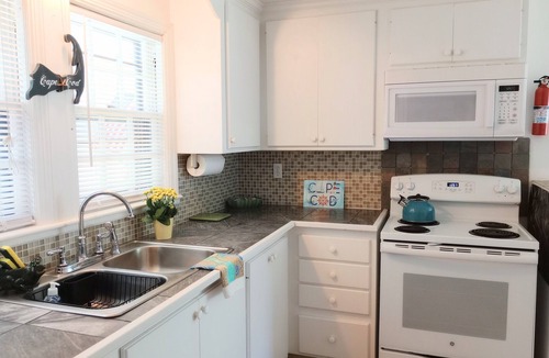 Hyannis House | SPACIOUS, SLEEPS 20 w/CENTRAL A/C & PRIVATE FENCED IN 1 ACRE LOT WALK TO ALL.