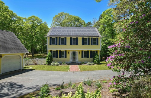Marstons Mills House | Spacious Stone Fire Pit Game Room!