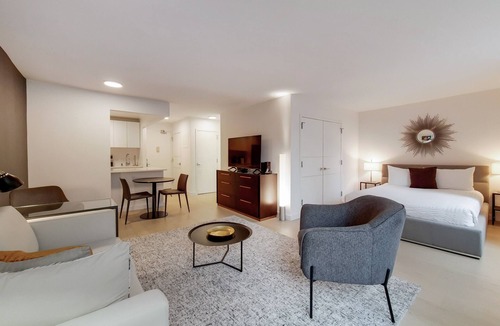 Battery Park City Apartment | Spacious Studio in Battery Park City