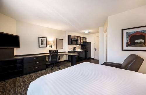 Morris Plains Hotel | Spacious Suite w/Kitchenette and Working Desk - Budget Friendly stay