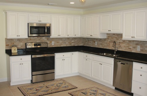 Newport House | Spacious, Updated, 2 Bedroom, 2 Bathroom Home Beside NY and Ida Lewis Yacht Club
