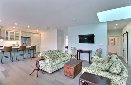 Little Pond Apartment | Spacious upper level 2 bedroom unit