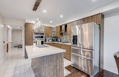 East Credit House | Spacious Upscale 4BR Detached Retreat with Parking