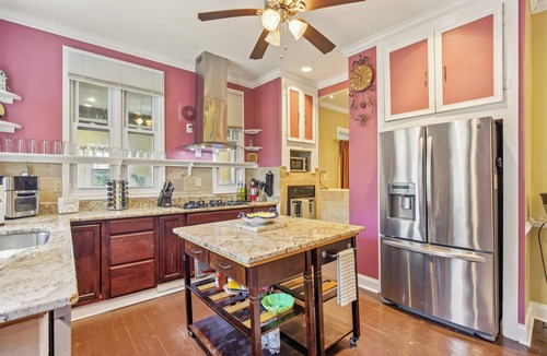 Irvington House | Spacious Victorian house in delightful Baltimore with porch & large yard
