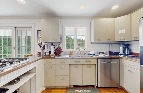Manchester House | Spacious village house, dog-friendly, patio, fireplace, a/c, air hockey, w/d
