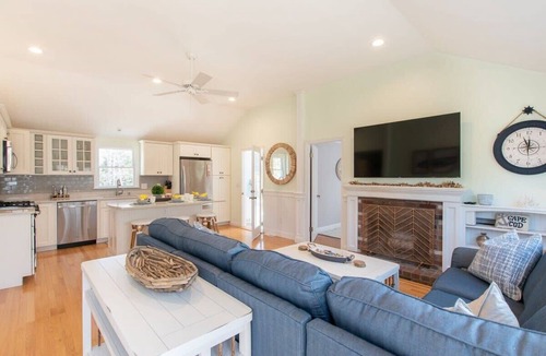 East Dennis House | Spacious Yard Large Patio & Dogs Welcome!