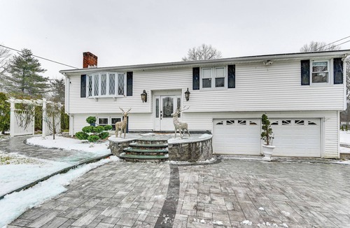 Hartford Cottage | Spacious Yard w/Gazebo: Charming Windsor Retreat