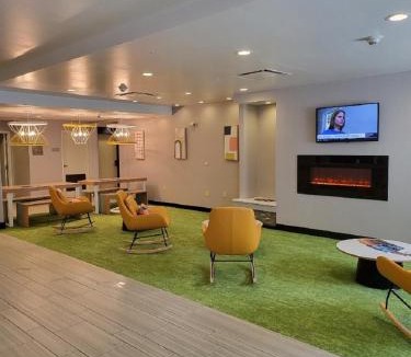 Erie Hotel | Spark by Hilton Erie