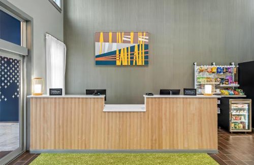 South Portland Hotel | Spark by Hilton Portland Airport Maine Mall